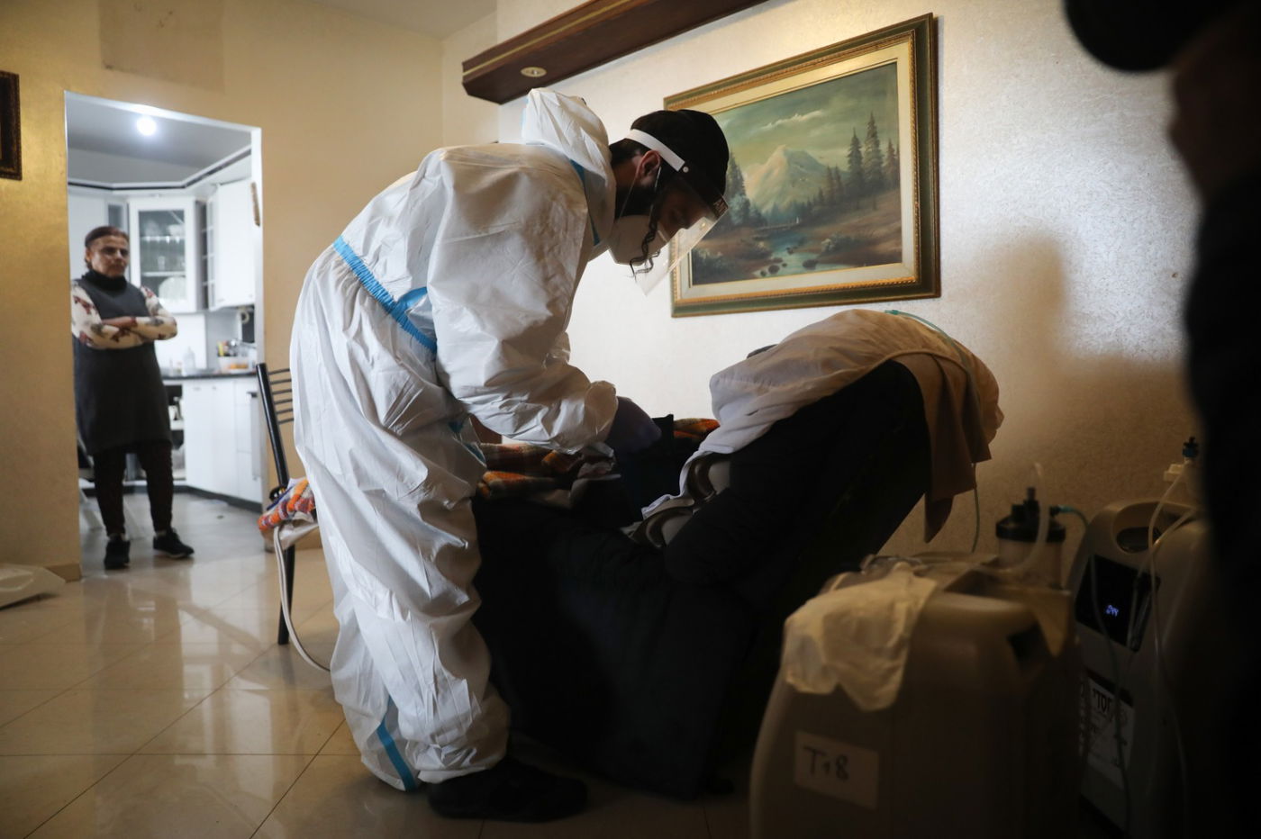 כך מתבצע הטיפול הביתי לחולי קורונה • צפו