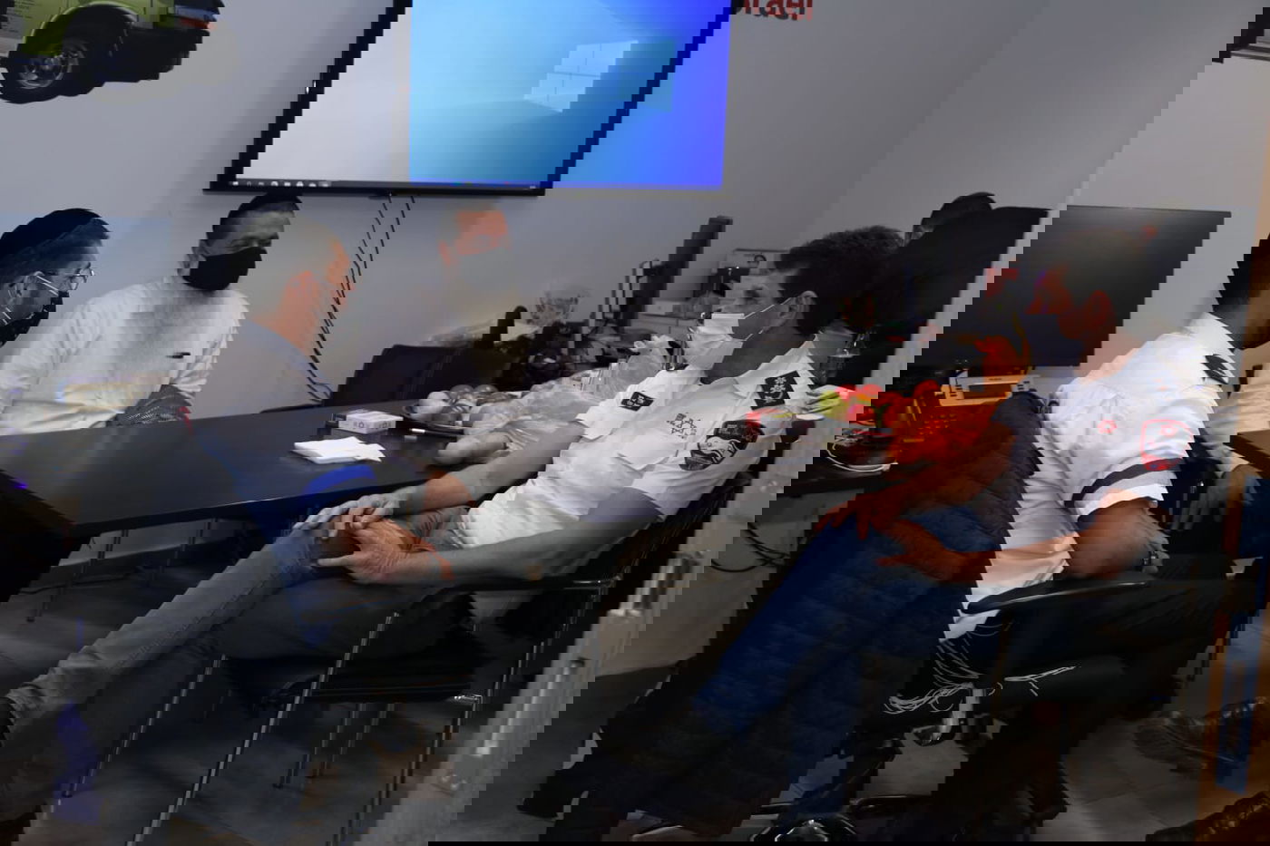 לאחר שהחלים: הרב יגאל כהן התחסן נגד הנגיף; צפו בתיעוד