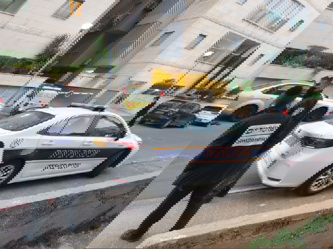 צפו: עובדת זרה תועדה גונבת כסף ותכשיטים