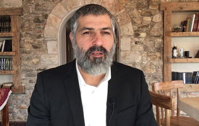 צבי יחזקאלי בפינה על פרשת כי תשא • צפו