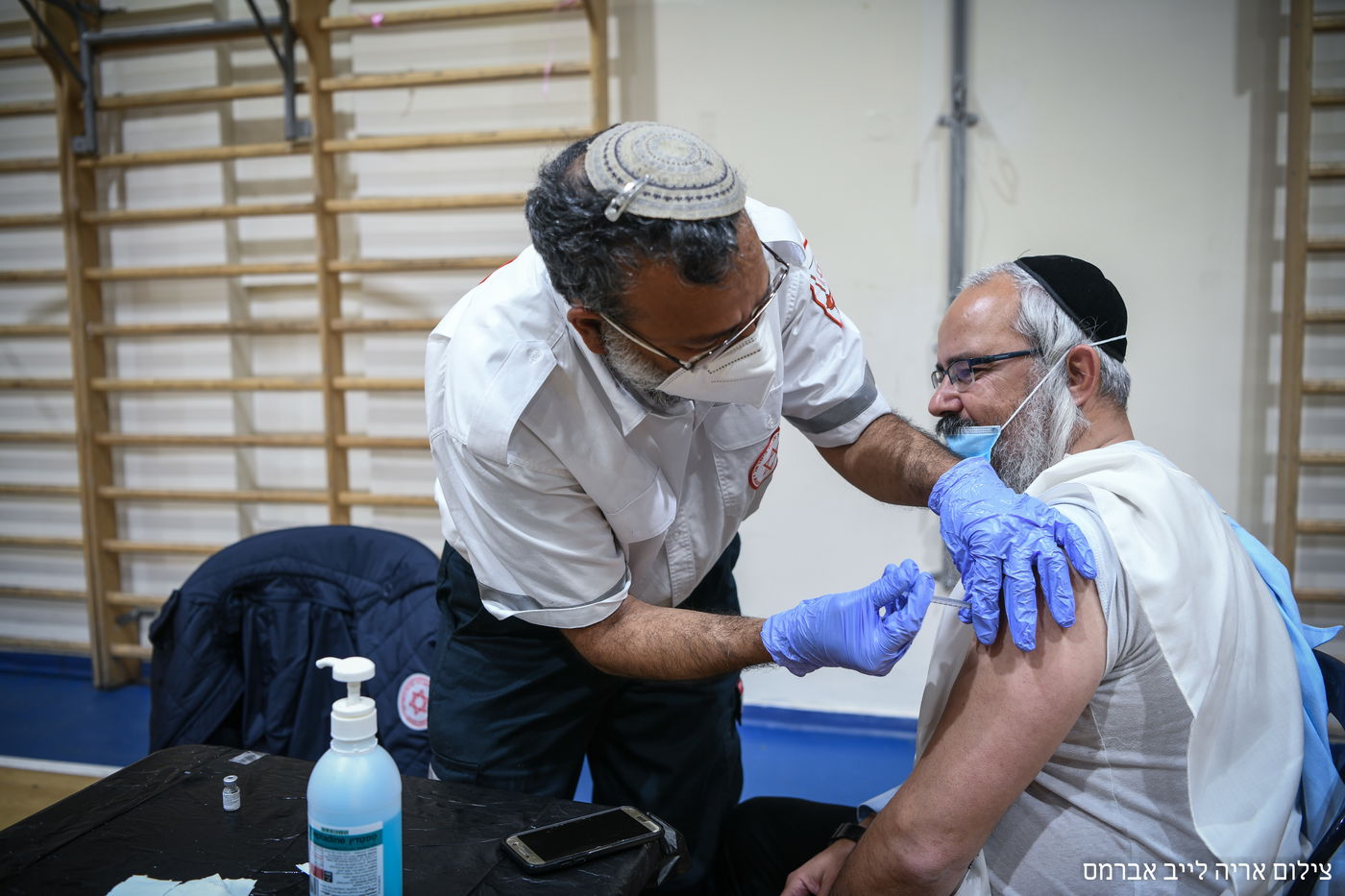 בשכונה החרדית: מאות הגיעו להתחסן • צפו