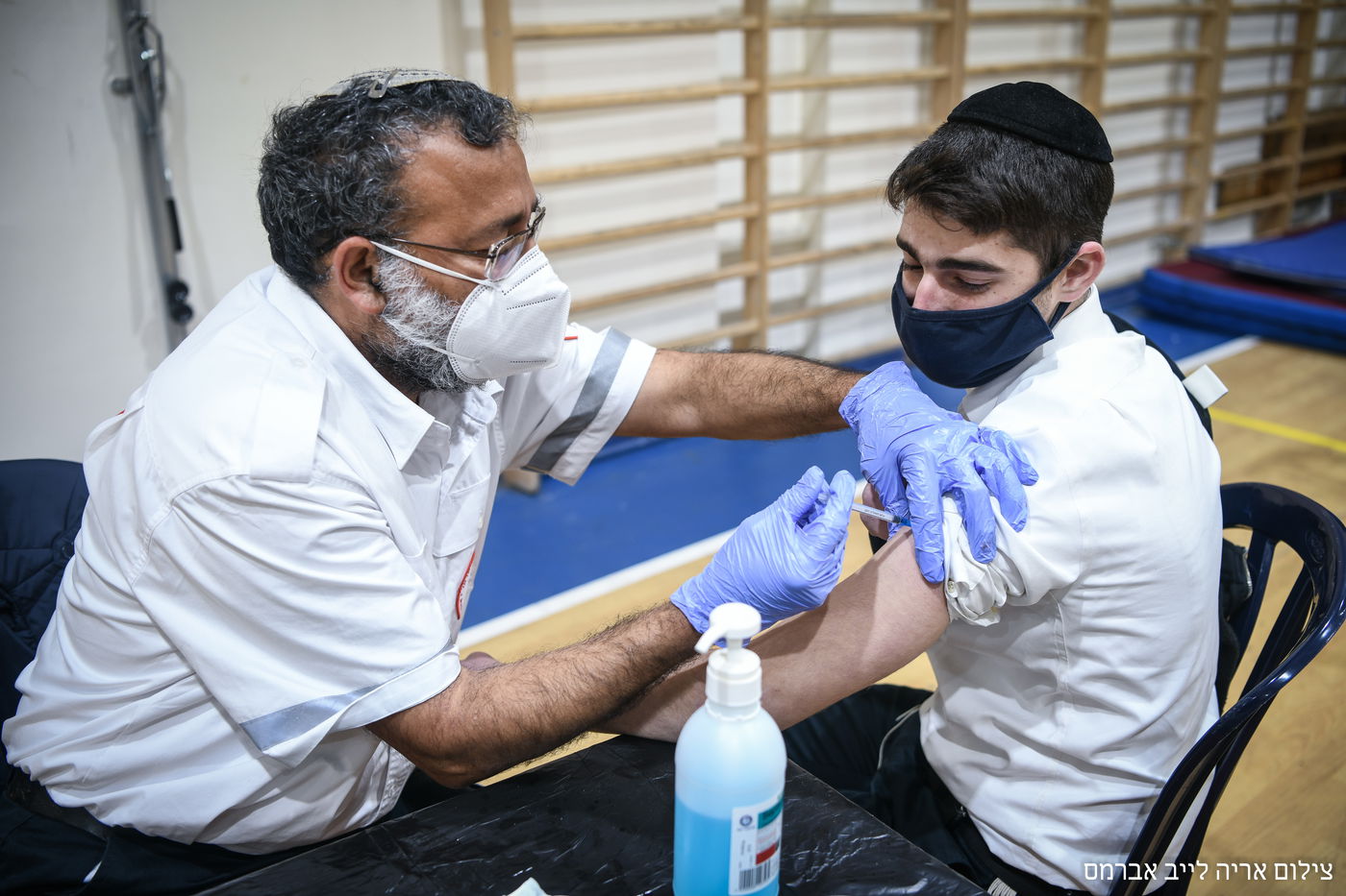 בשכונה החרדית: מאות הגיעו להתחסן • צפו