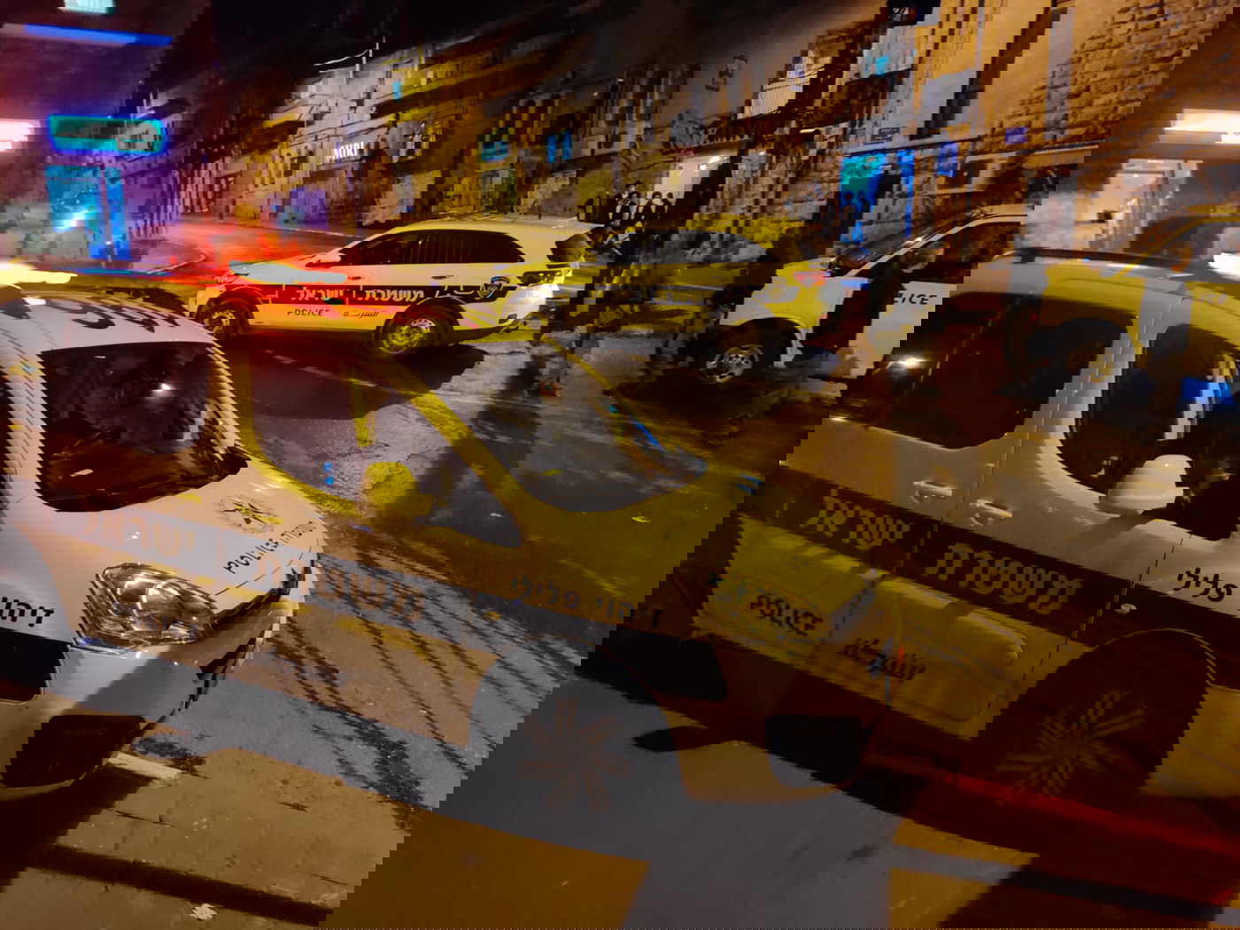 מצלמות הביטחון ב'כיכר השבת' - הוצתו וניזוקו; צפו