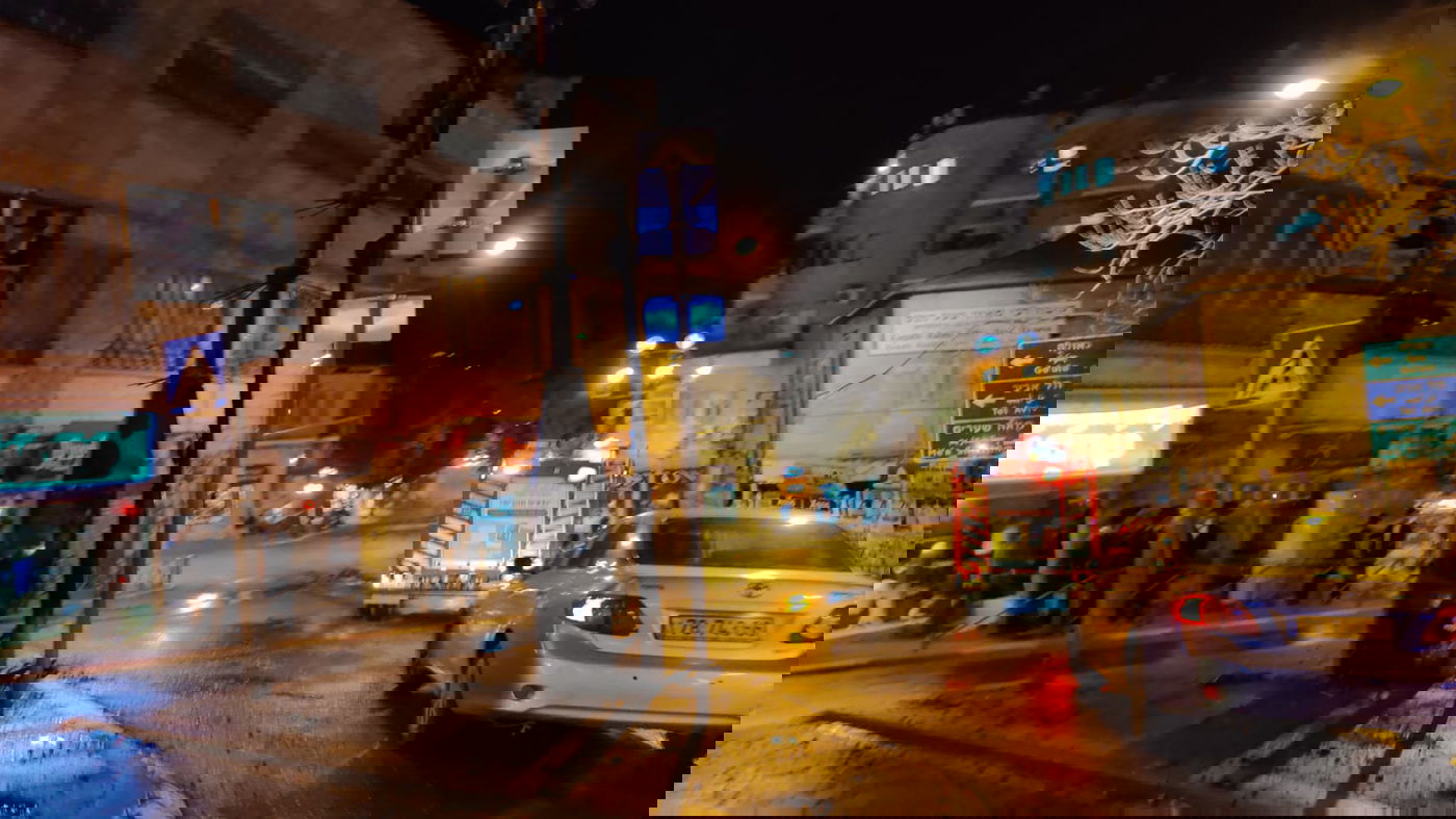 מצלמות הביטחון ב'כיכר השבת' - הוצתו וניזוקו; צפו