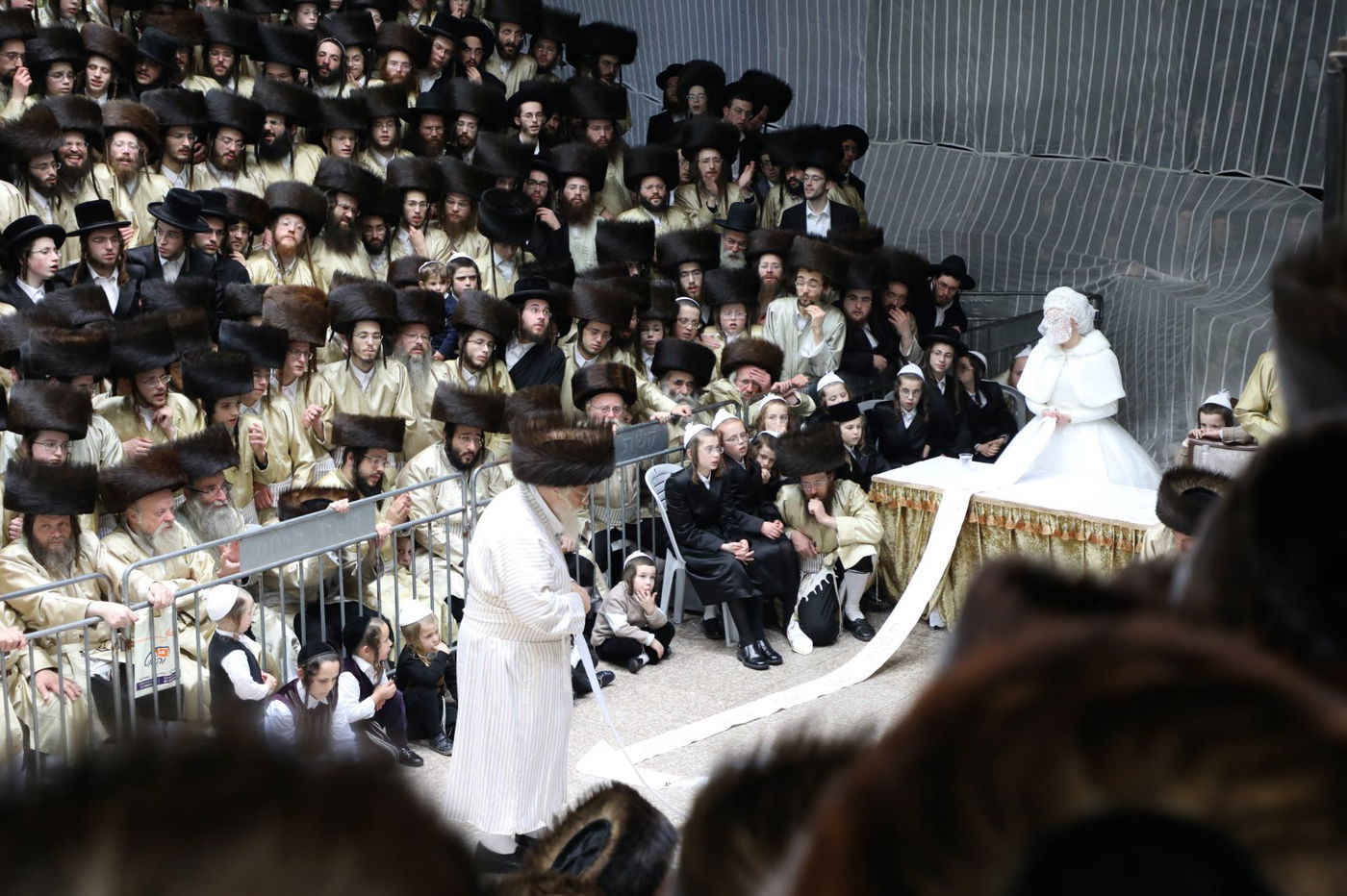 שמחת החתונה בחצרות תולדות אהרן-מישקולץ