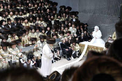 שמחת החתונה בחצרות תולדות אהרן-מישקולץ