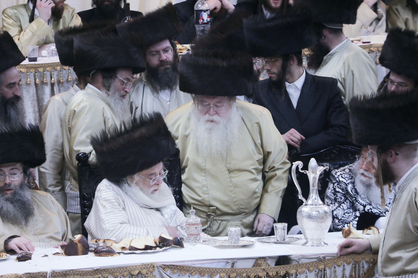 שמחת החתונה בחצרות תולדות אהרן-מישקולץ