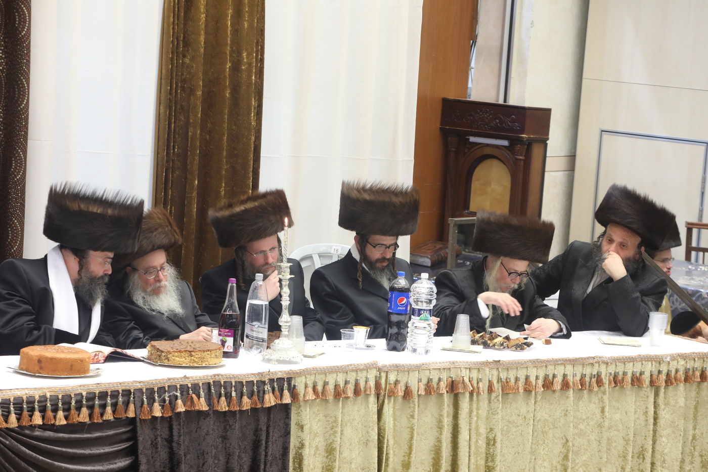 שמחת החתונה בחצרות תולדות אהרן-מישקולץ