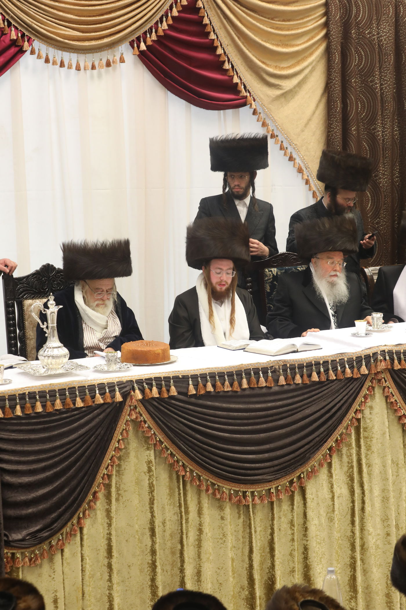 שמחת החתונה בחצרות תולדות אהרן-מישקולץ