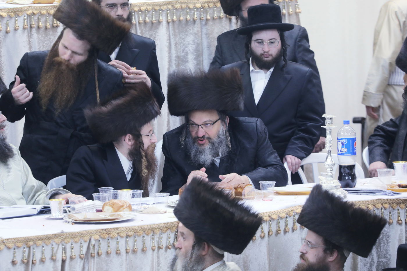 שמחת החתונה בחצרות תולדות אהרן-מישקולץ