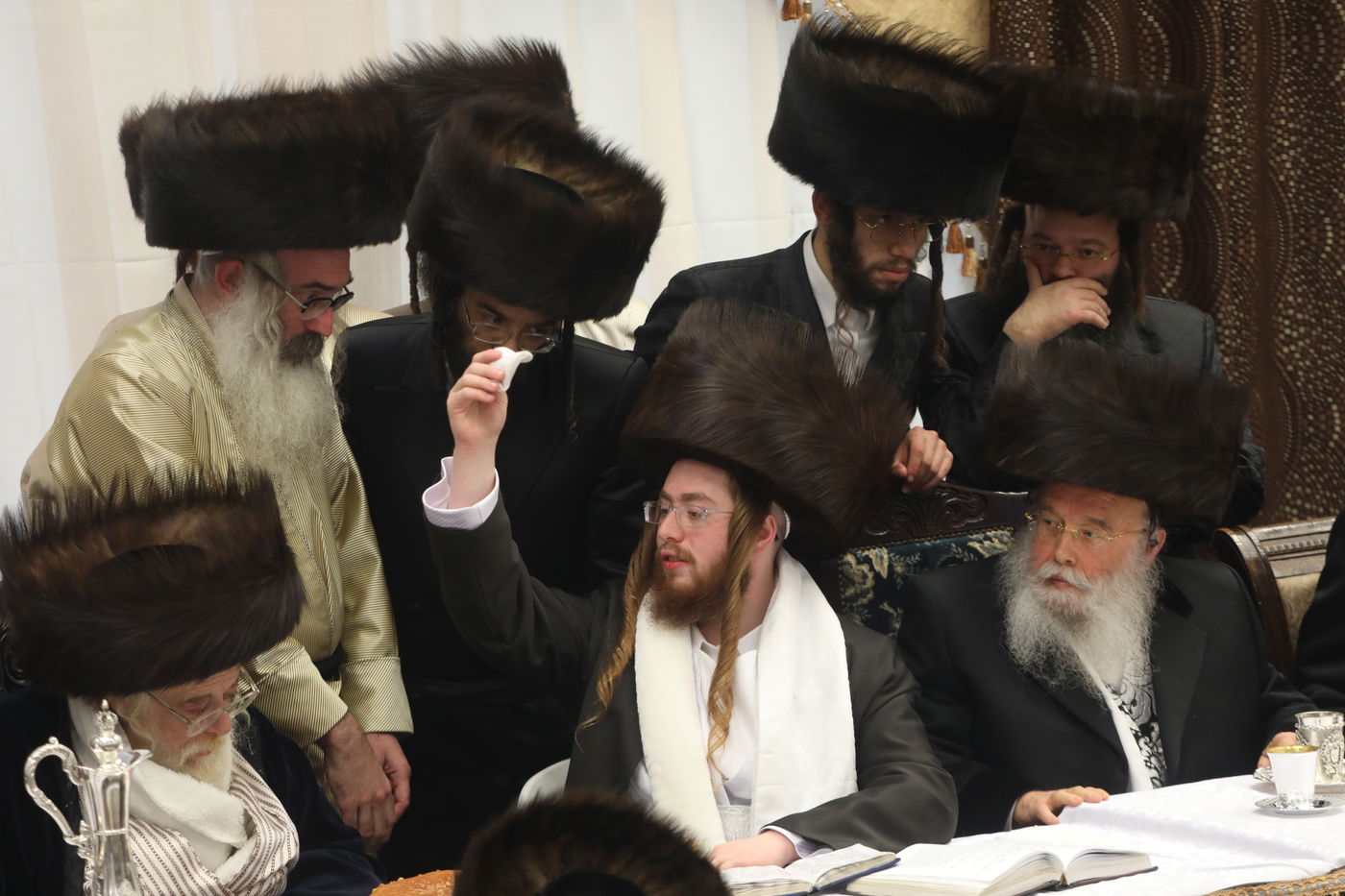 שמחת החתונה בחצרות תולדות אהרן-מישקולץ