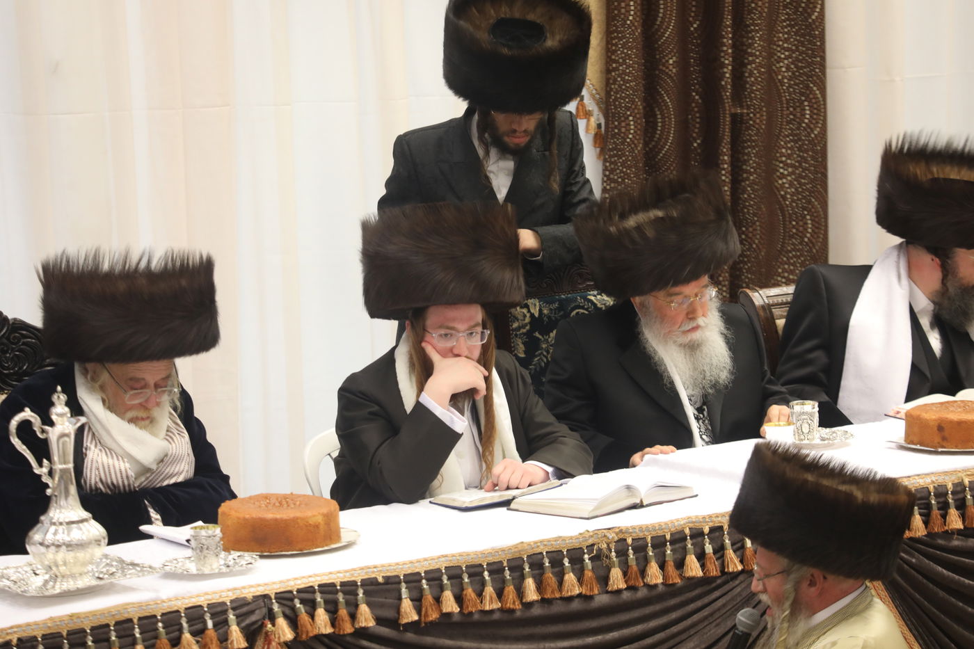 שמחת החתונה בחצרות תולדות אהרן-מישקולץ