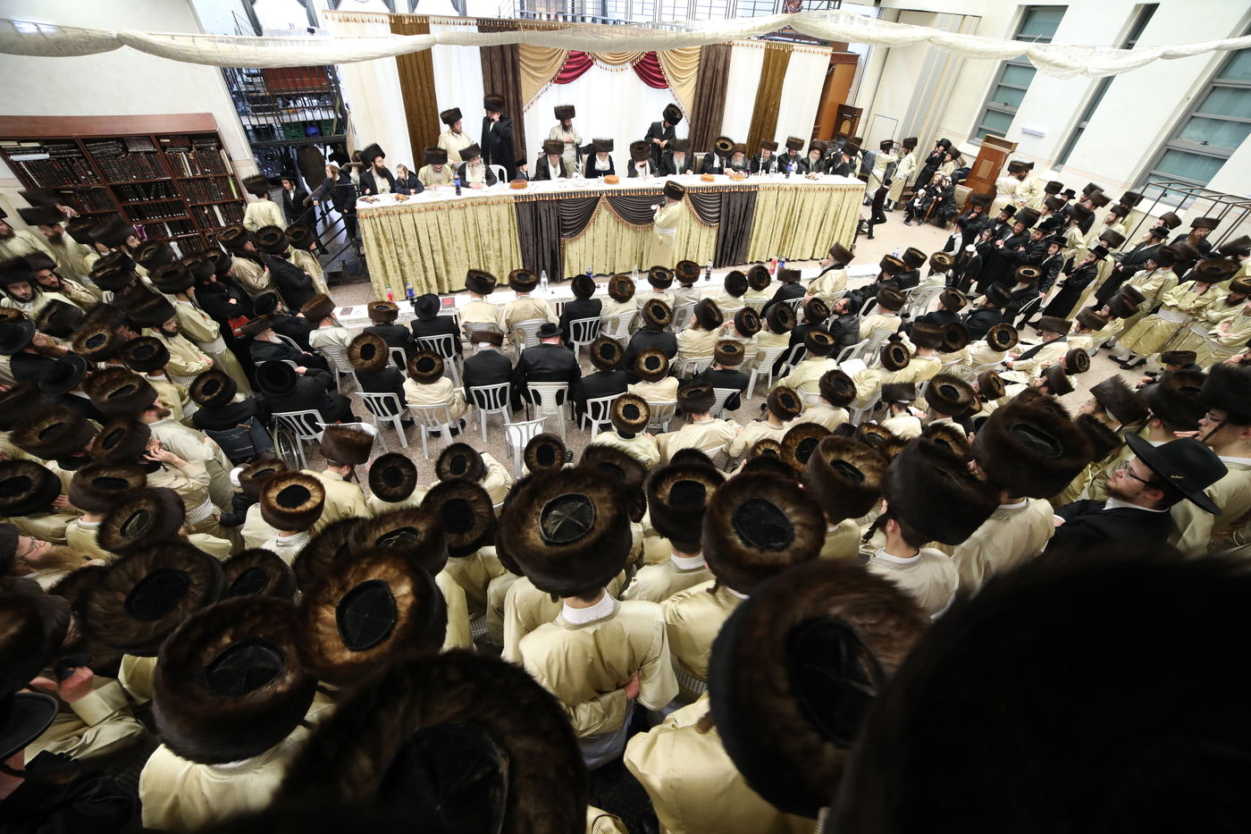 שמחת החתונה בחצרות תולדות אהרן-מישקולץ