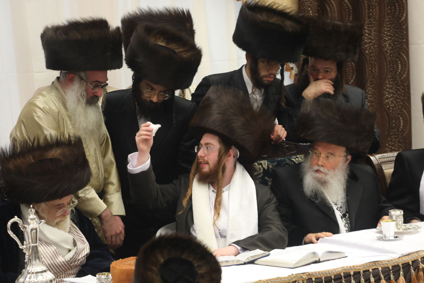 שמחת החתונה בחצרות תולדות אהרן-מישקולץ