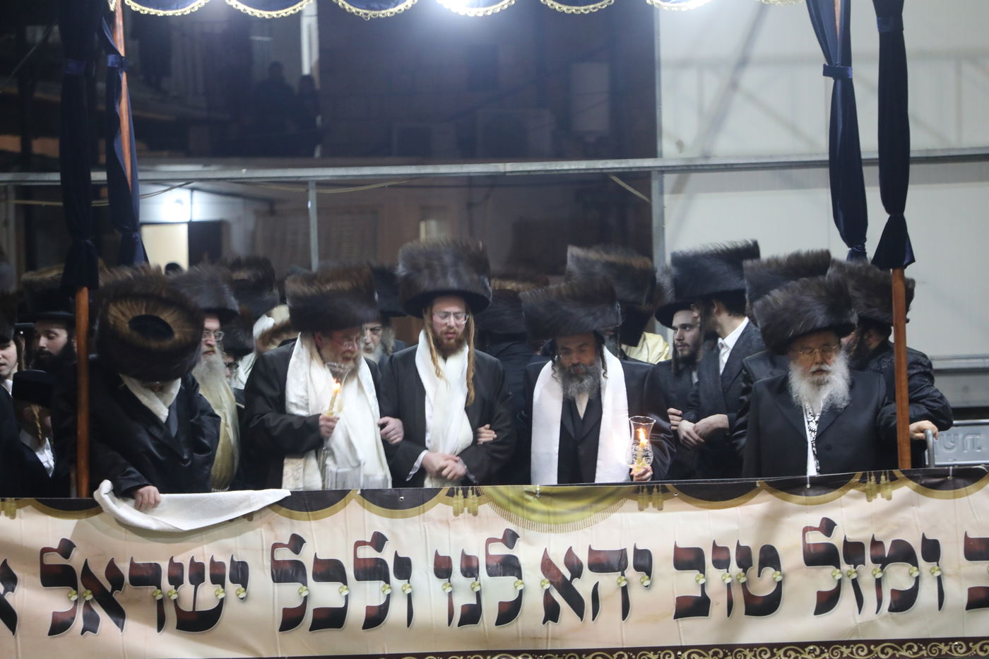 שמחת החתונה בחצרות תולדות אהרן-מישקולץ