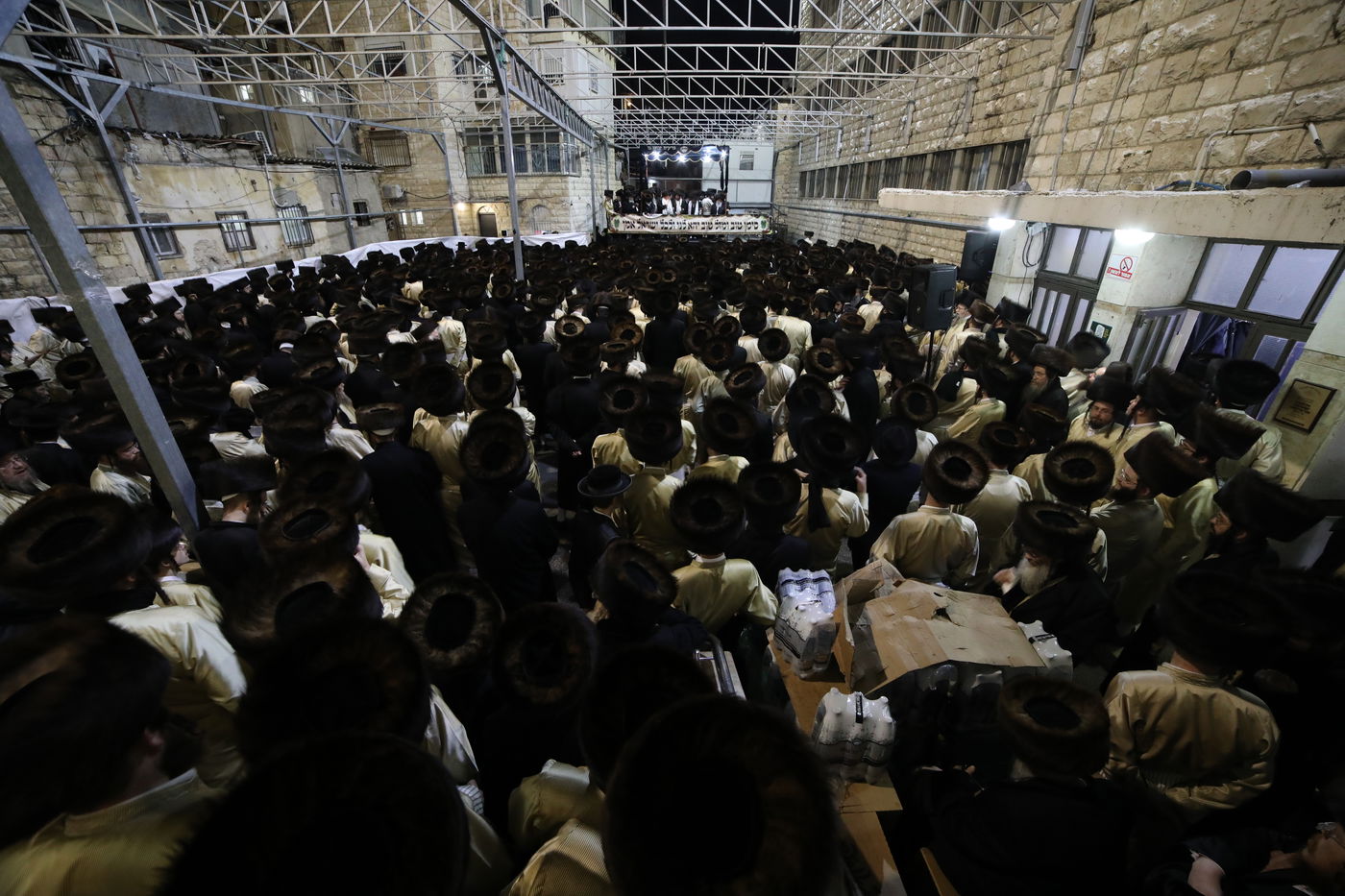 שמחת החתונה בחצרות תולדות אהרן-מישקולץ