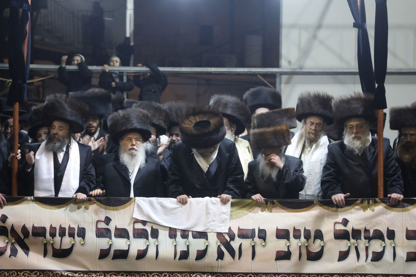 שמחת החתונה בחצרות תולדות אהרן-מישקולץ