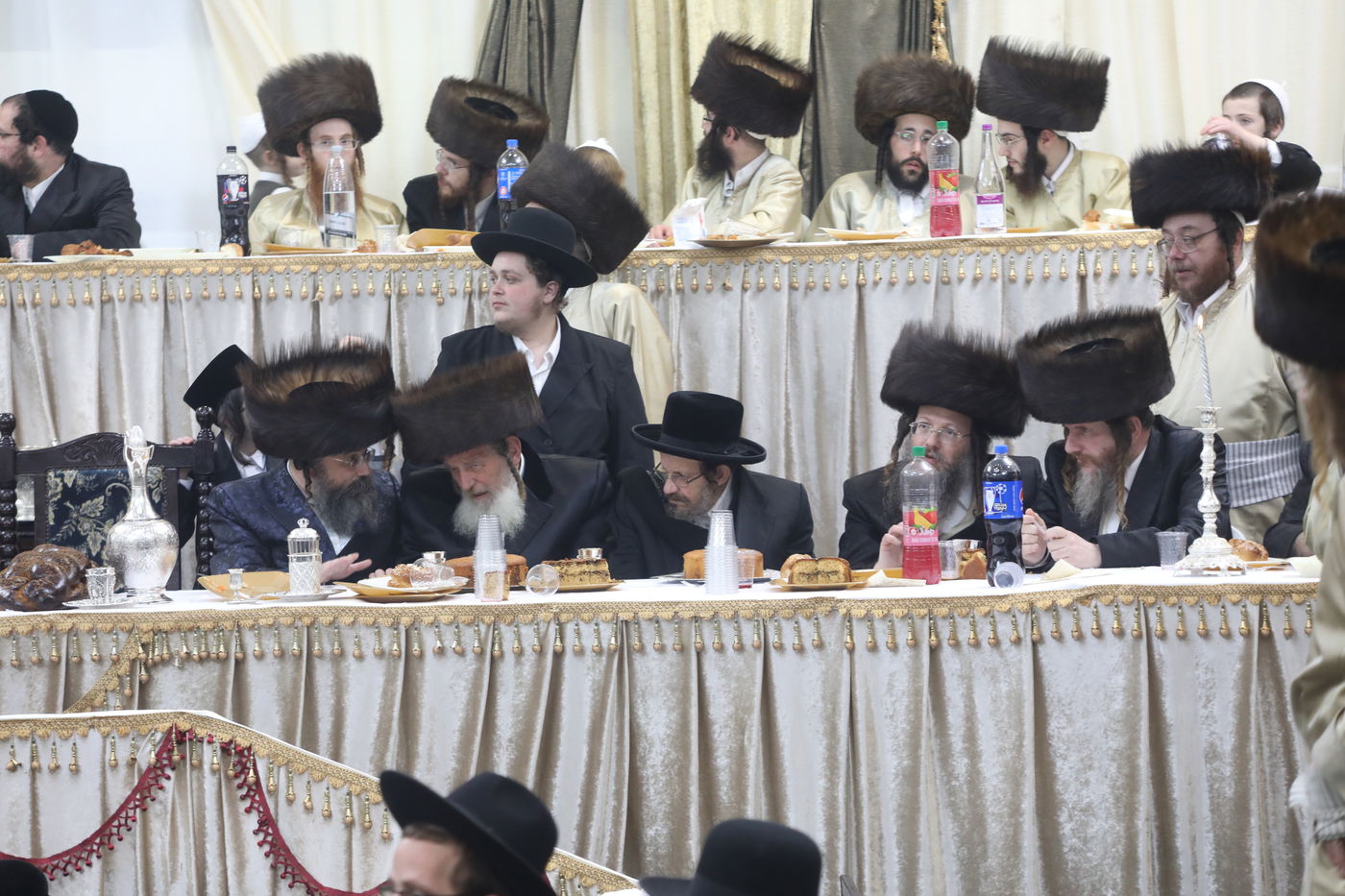 שמחת החתונה בחצרות תולדות אהרן-מישקולץ