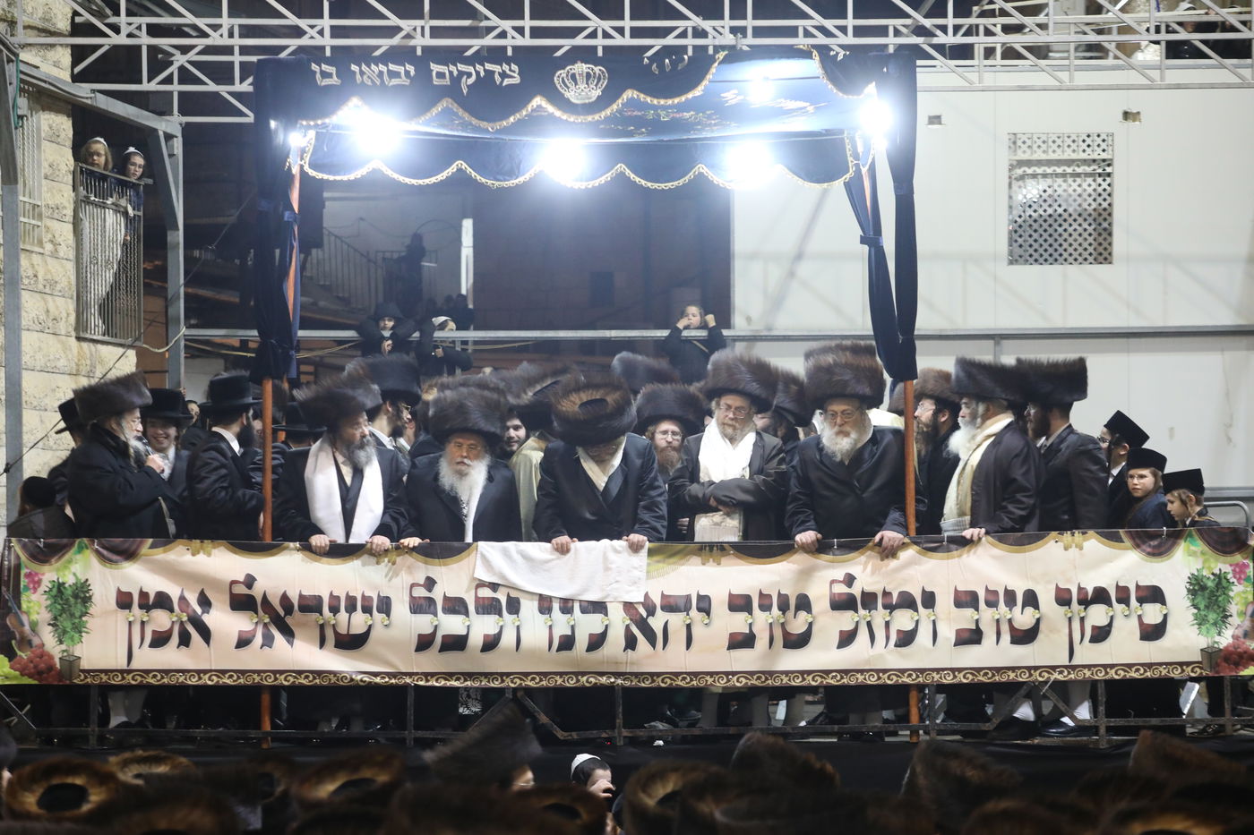 שמחת החתונה בחצרות תולדות אהרן-מישקולץ