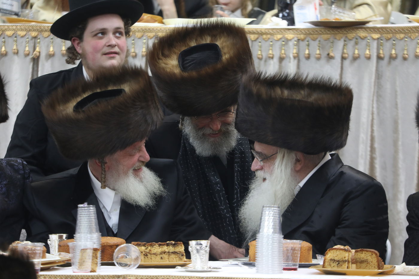 שמחת החתונה בחצרות תולדות אהרן-מישקולץ