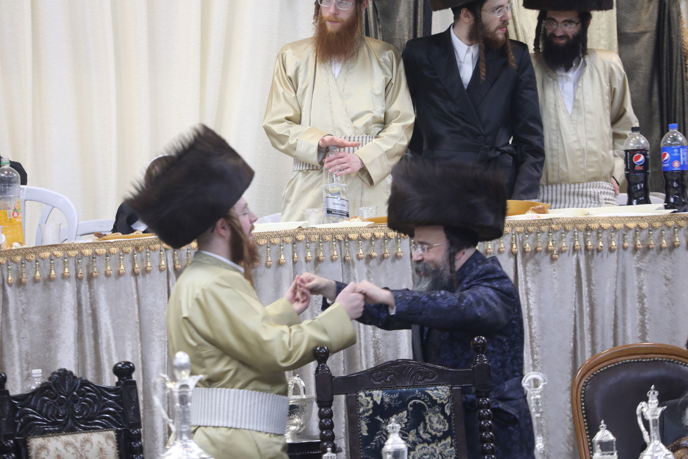 שמחת החתונה בחצרות תולדות אהרן-מישקולץ