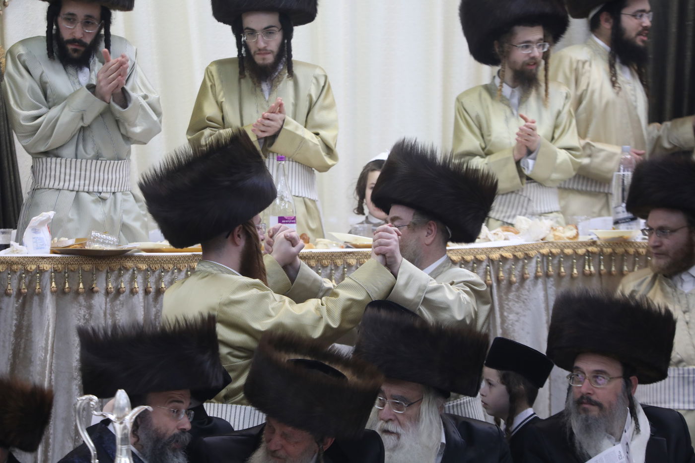 שמחת החתונה בחצרות תולדות אהרן-מישקולץ