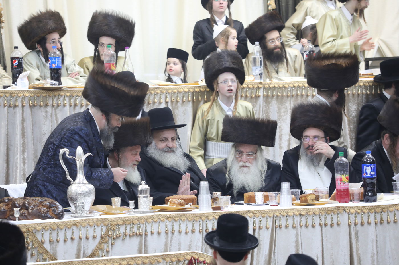 שמחת החתונה בחצרות תולדות אהרן-מישקולץ