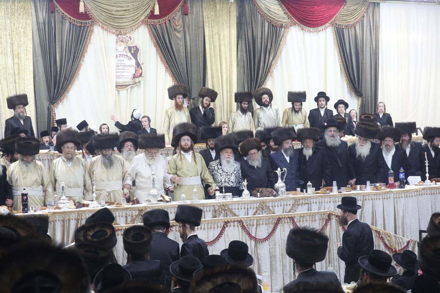 שמחת החתונה בחצרות תולדות אהרן-מישקולץ