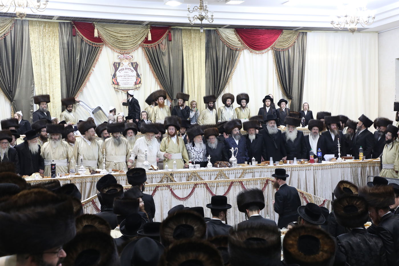 שמחת החתונה בחצרות תולדות אהרן-מישקולץ