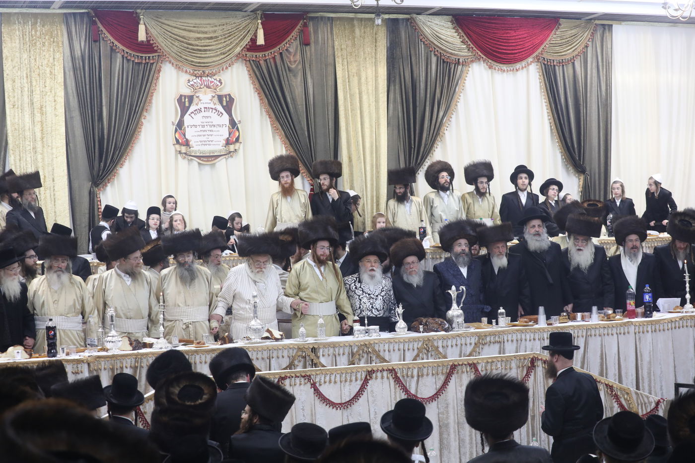 שמחת החתונה בחצרות תולדות אהרן-מישקולץ