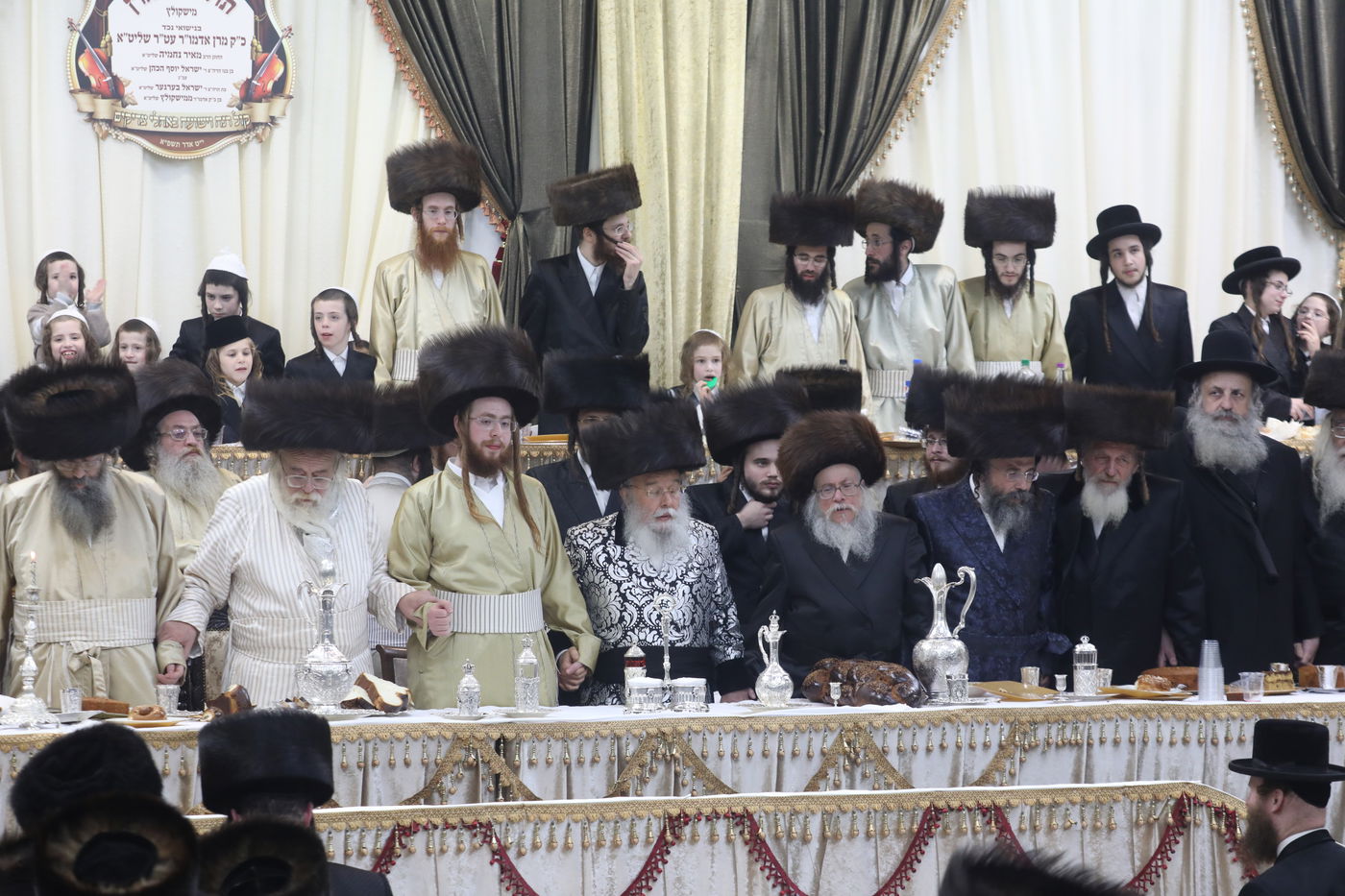 שמחת החתונה בחצרות תולדות אהרן-מישקולץ