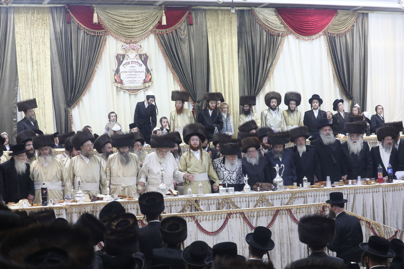 שמחת החתונה בחצרות תולדות אהרן-מישקולץ