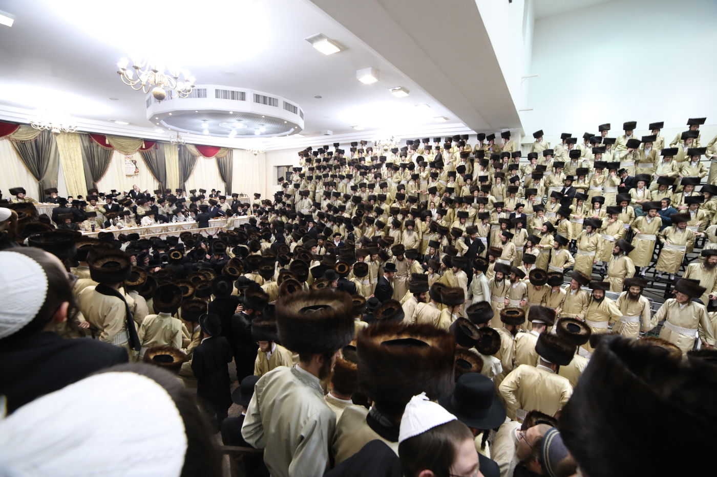 שמחת החתונה בחצרות תולדות אהרן-מישקולץ