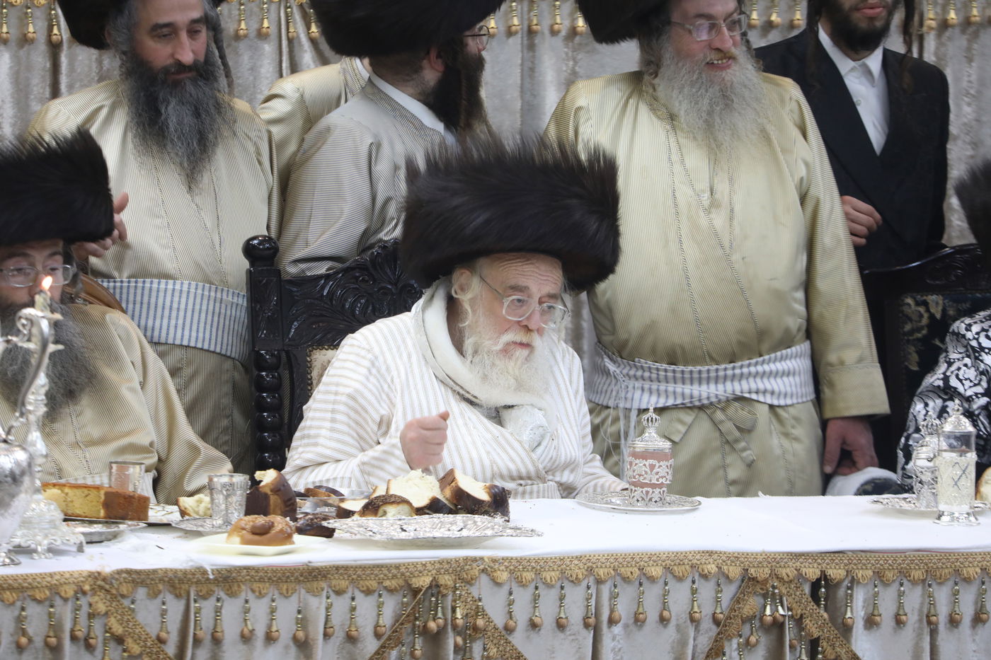 שמחת החתונה בחצרות תולדות אהרן-מישקולץ