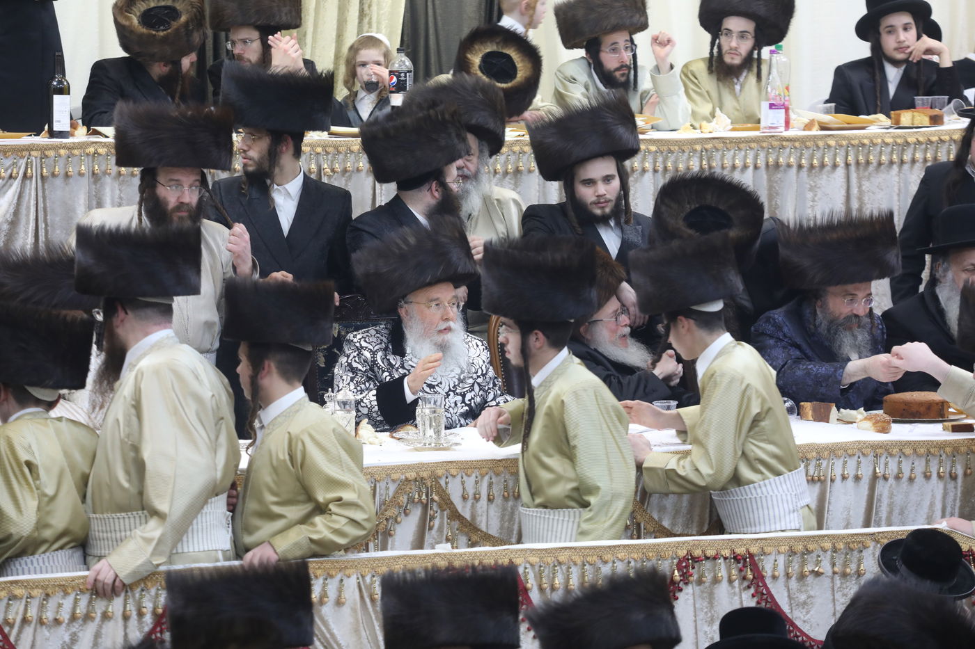 שמחת החתונה בחצרות תולדות אהרן-מישקולץ