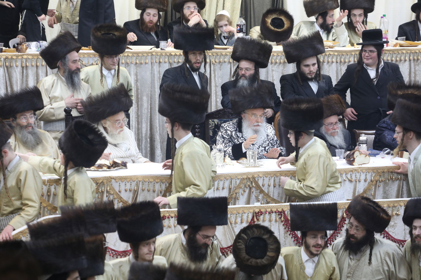 שמחת החתונה בחצרות תולדות אהרן-מישקולץ