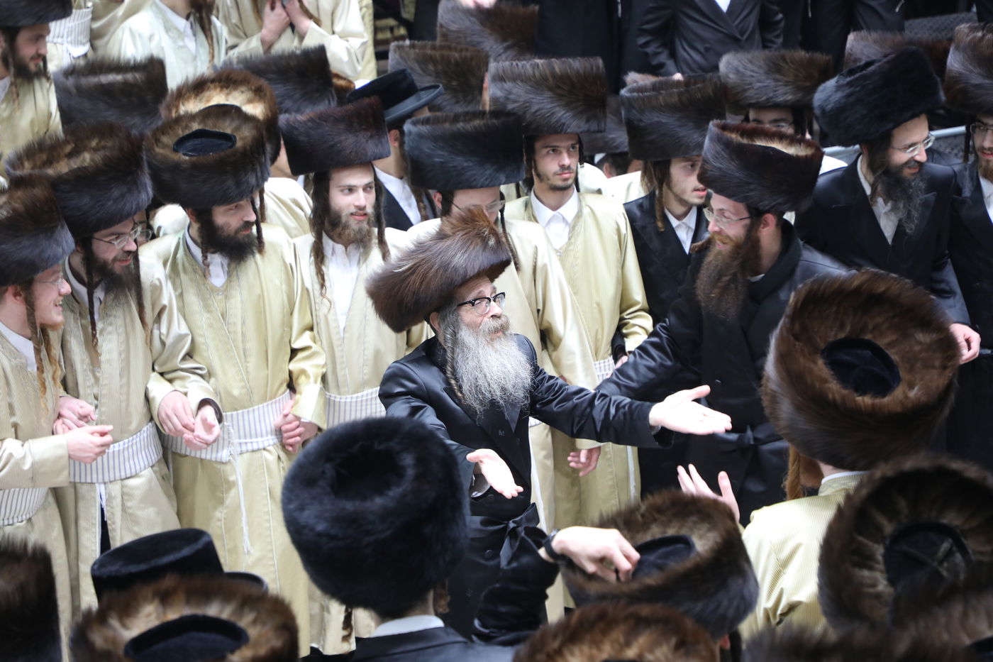 שמחת החתונה בחצרות תולדות אהרן-מישקולץ