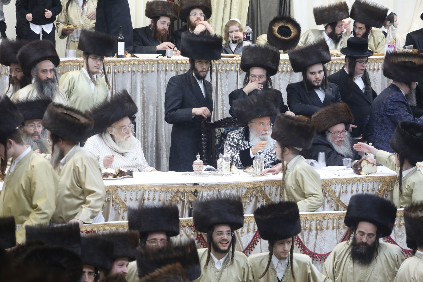 שמחת החתונה בחצרות תולדות אהרן-מישקולץ