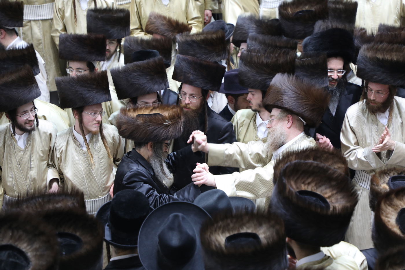 שמחת החתונה בחצרות תולדות אהרן-מישקולץ