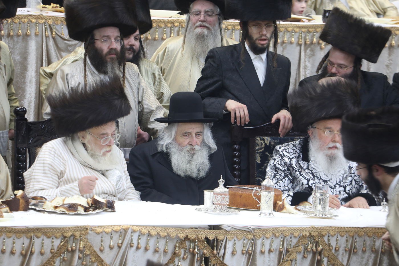 שמחת החתונה בחצרות תולדות אהרן-מישקולץ