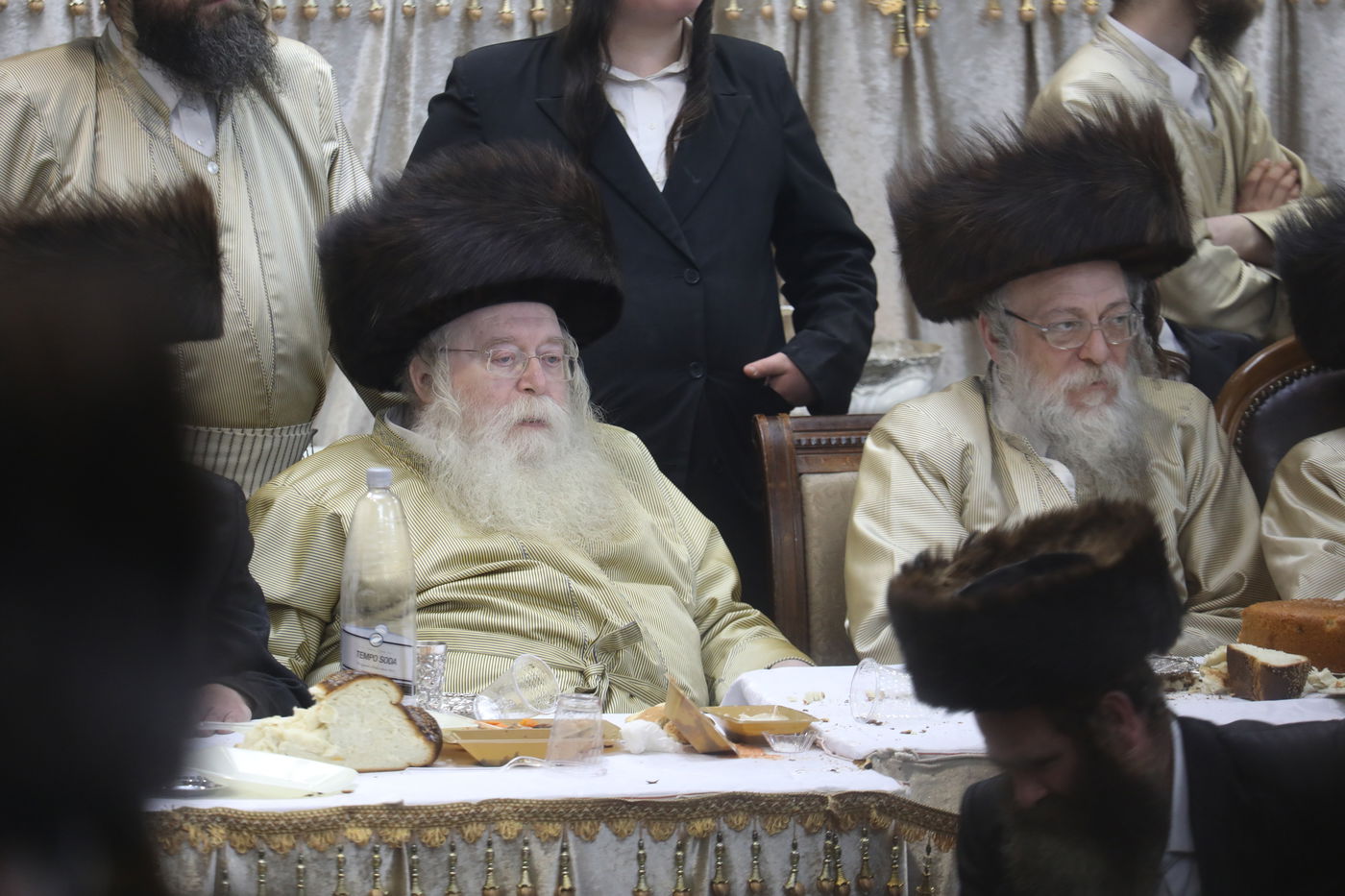 שמחת החתונה בחצרות תולדות אהרן-מישקולץ