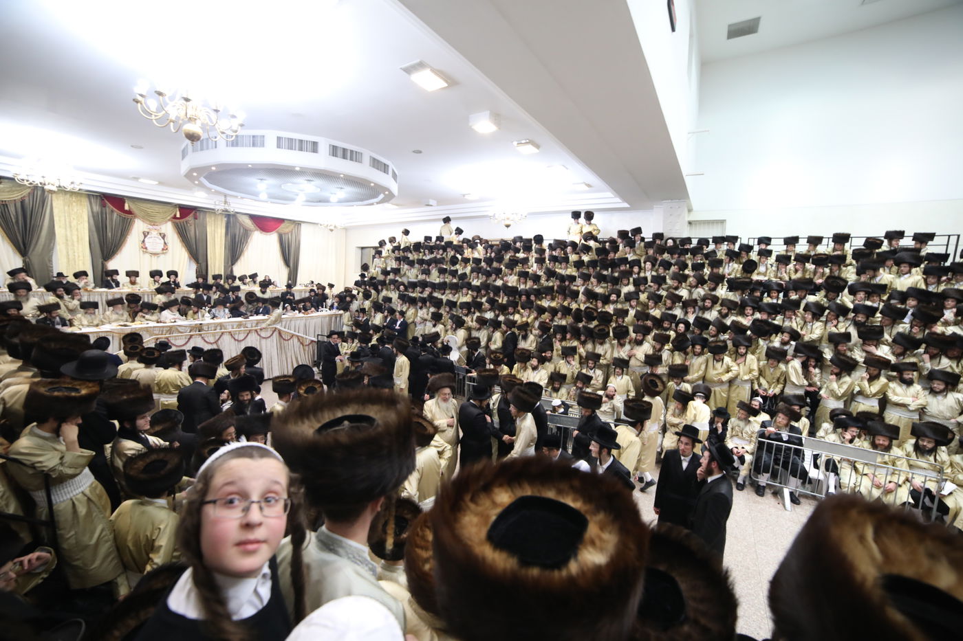 שמחת החתונה בחצרות תולדות אהרן-מישקולץ