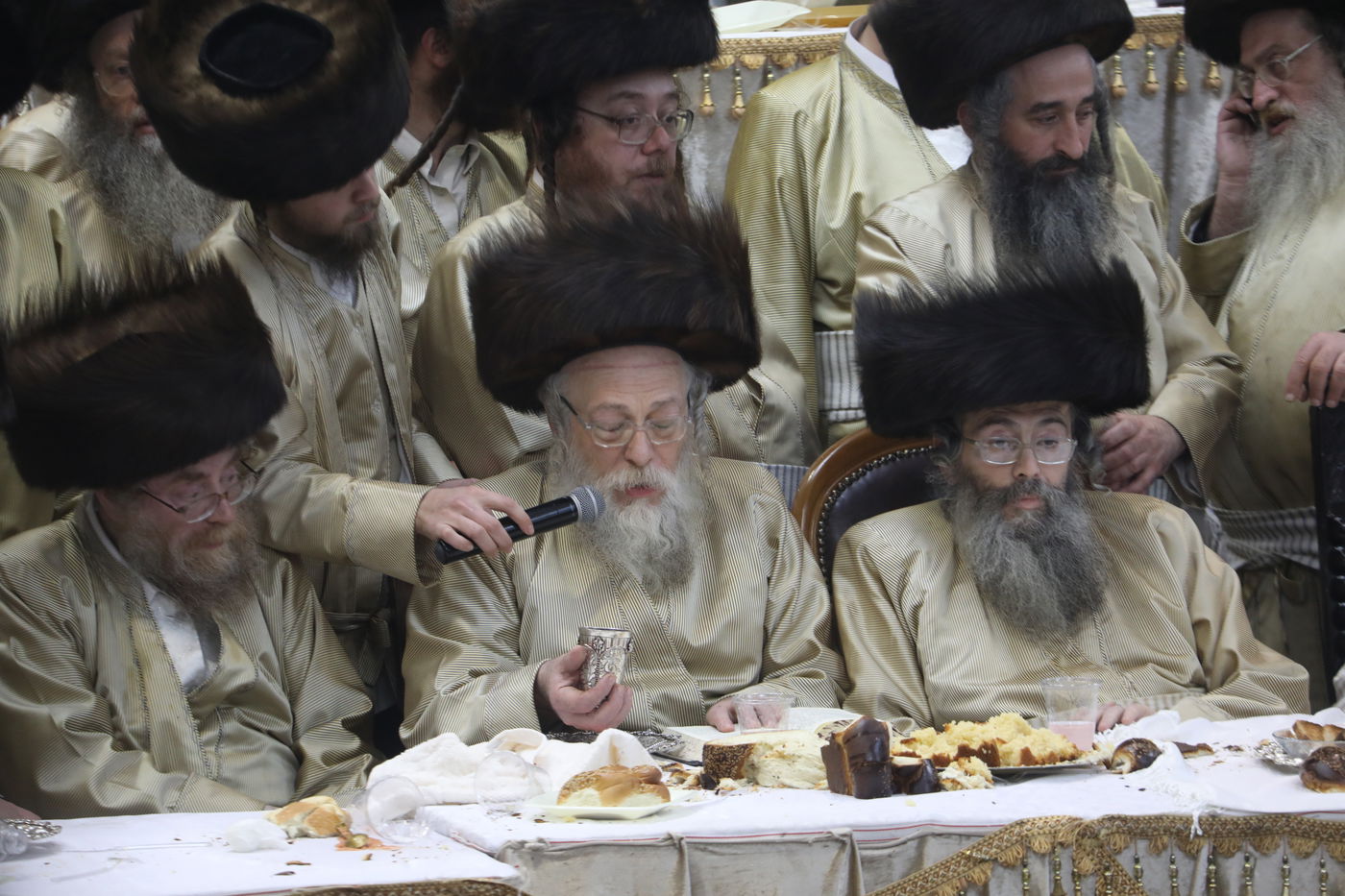 שמחת החתונה בחצרות תולדות אהרן-מישקולץ