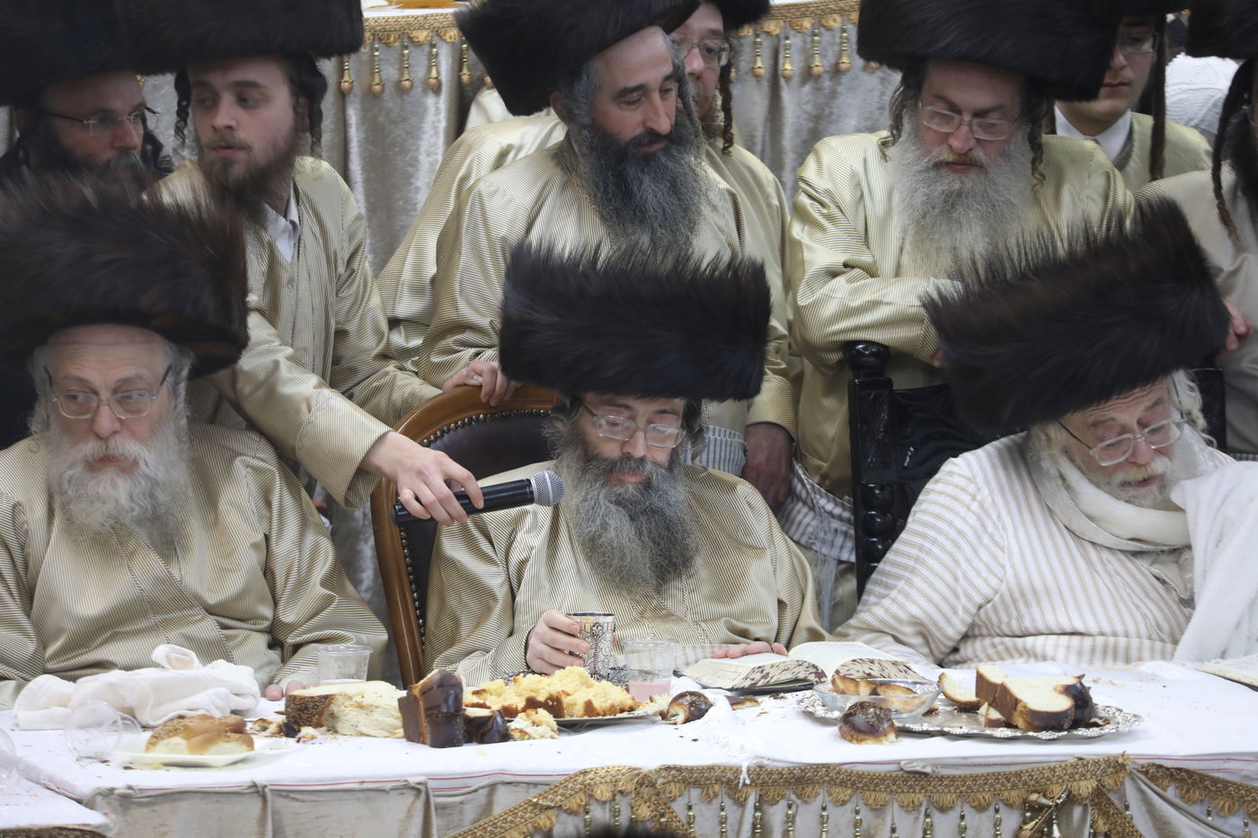 שמחת החתונה בחצרות תולדות אהרן-מישקולץ