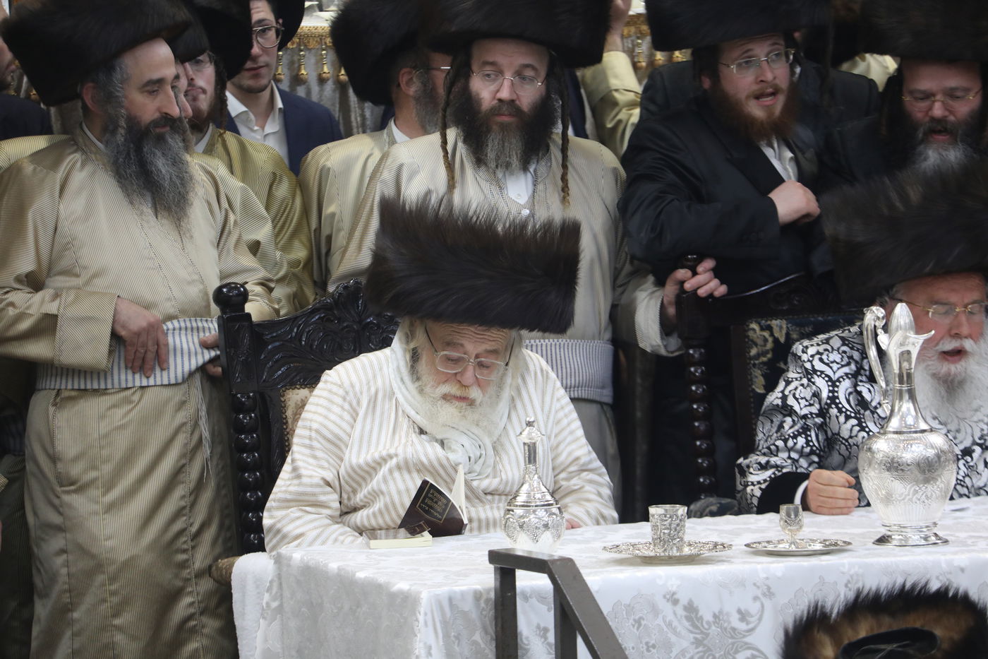 שמחת החתונה בחצרות תולדות אהרן-מישקולץ