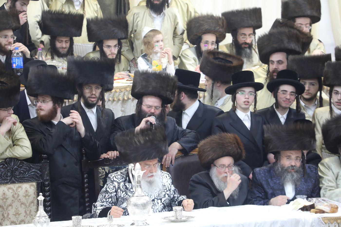 שמחת החתונה בחצרות תולדות אהרן-מישקולץ