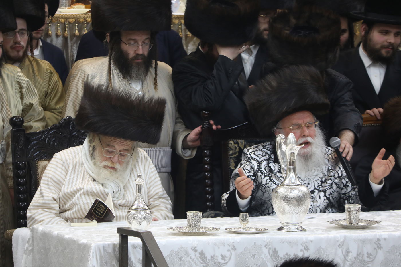 שמחת החתונה בחצרות תולדות אהרן-מישקולץ