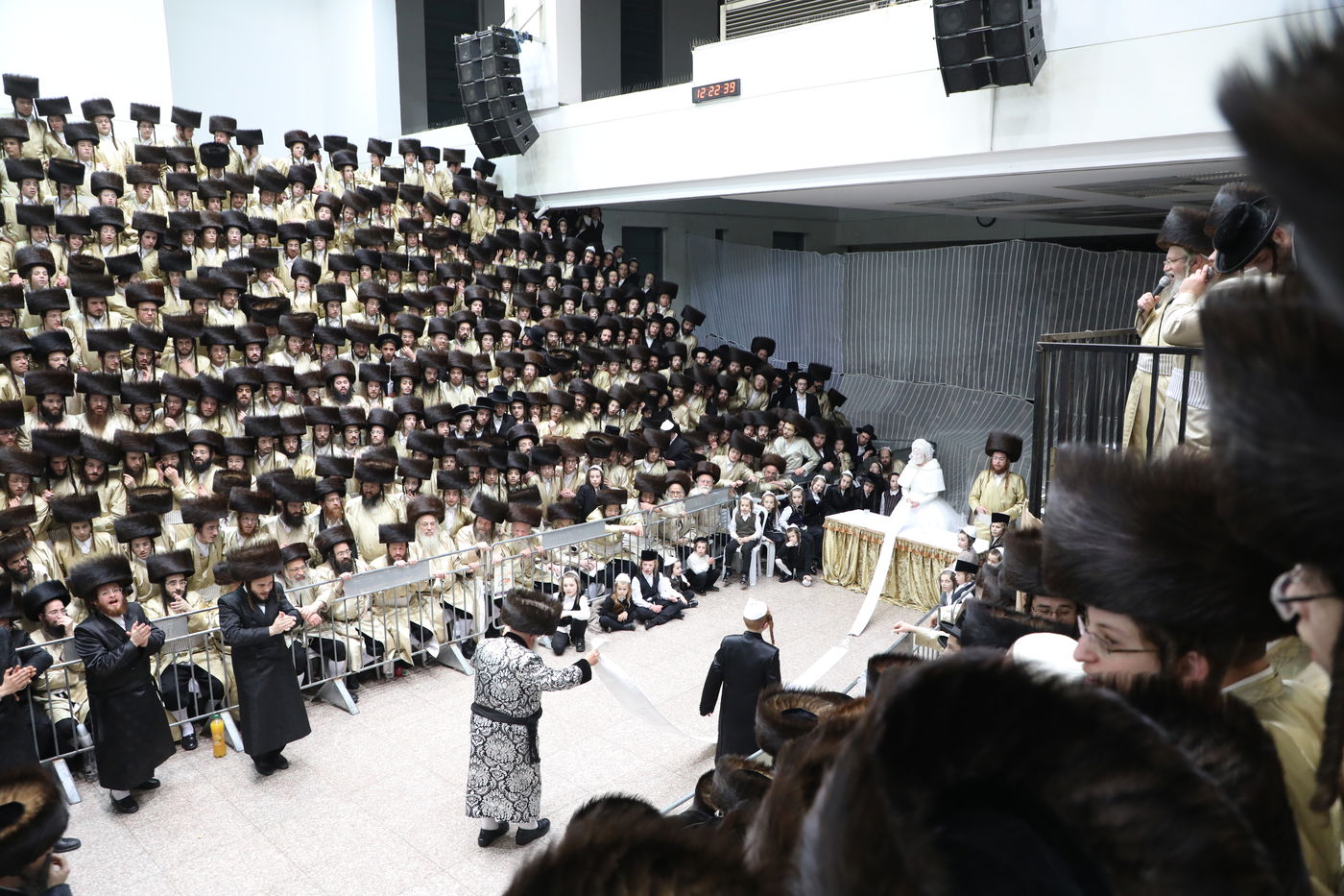 שמחת החתונה בחצרות תולדות אהרן-מישקולץ