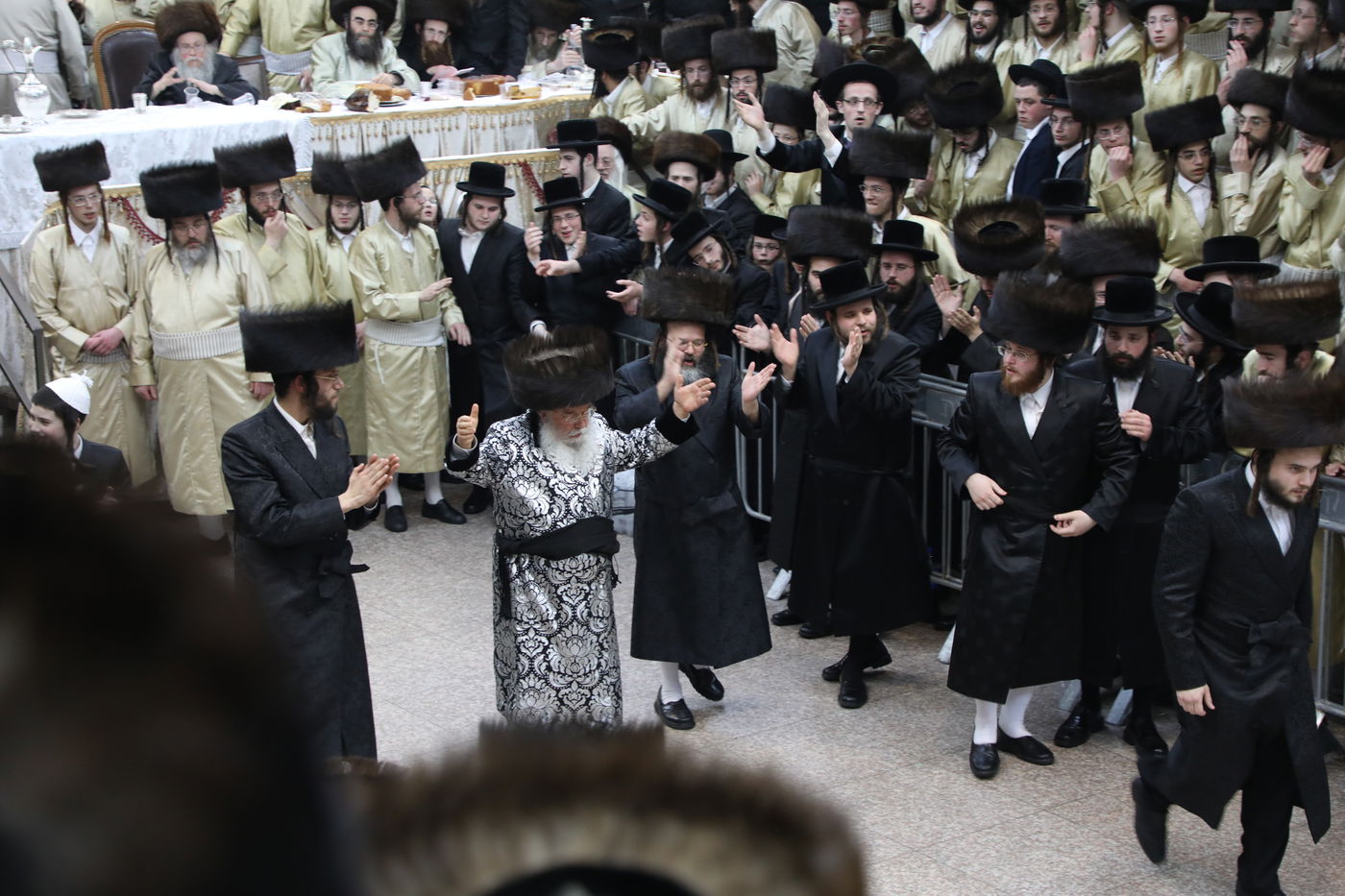 שמחת החתונה בחצרות תולדות אהרן-מישקולץ