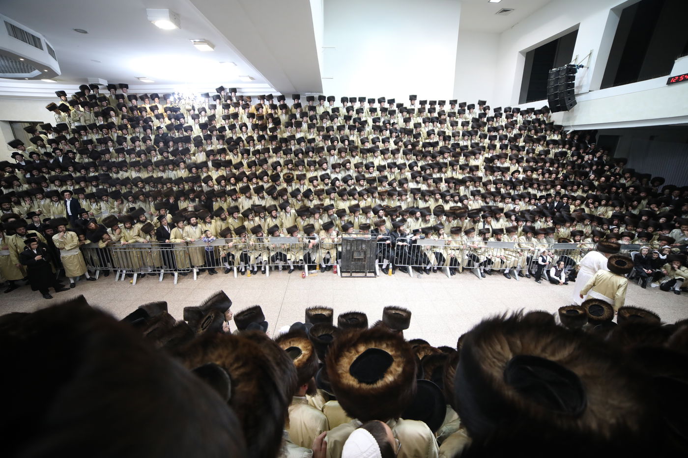 שמחת החתונה בחצרות תולדות אהרן-מישקולץ